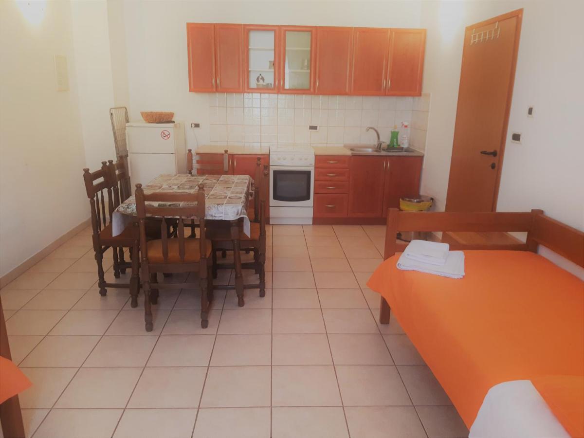 Apartments Barbara Gregovica Pola Esterno foto