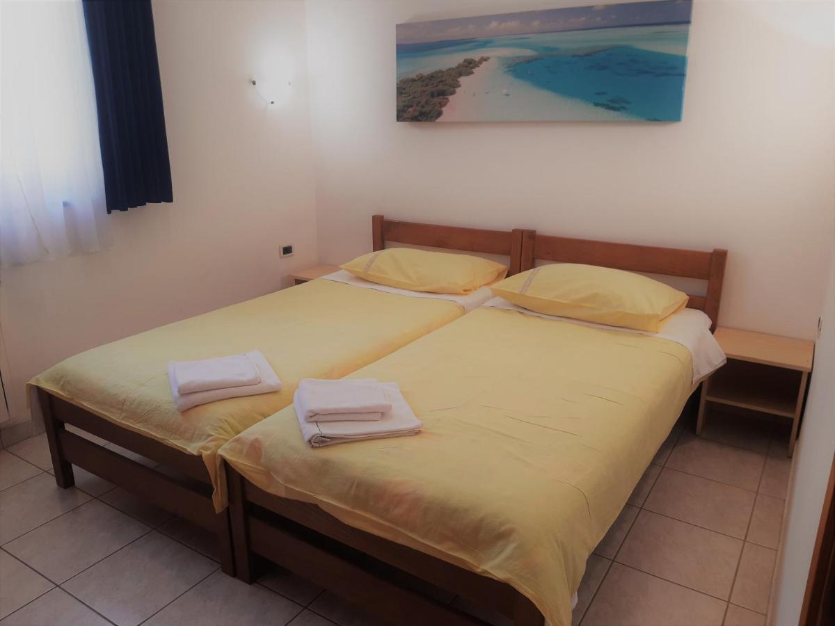 Apartments Barbara Gregovica Pola Esterno foto