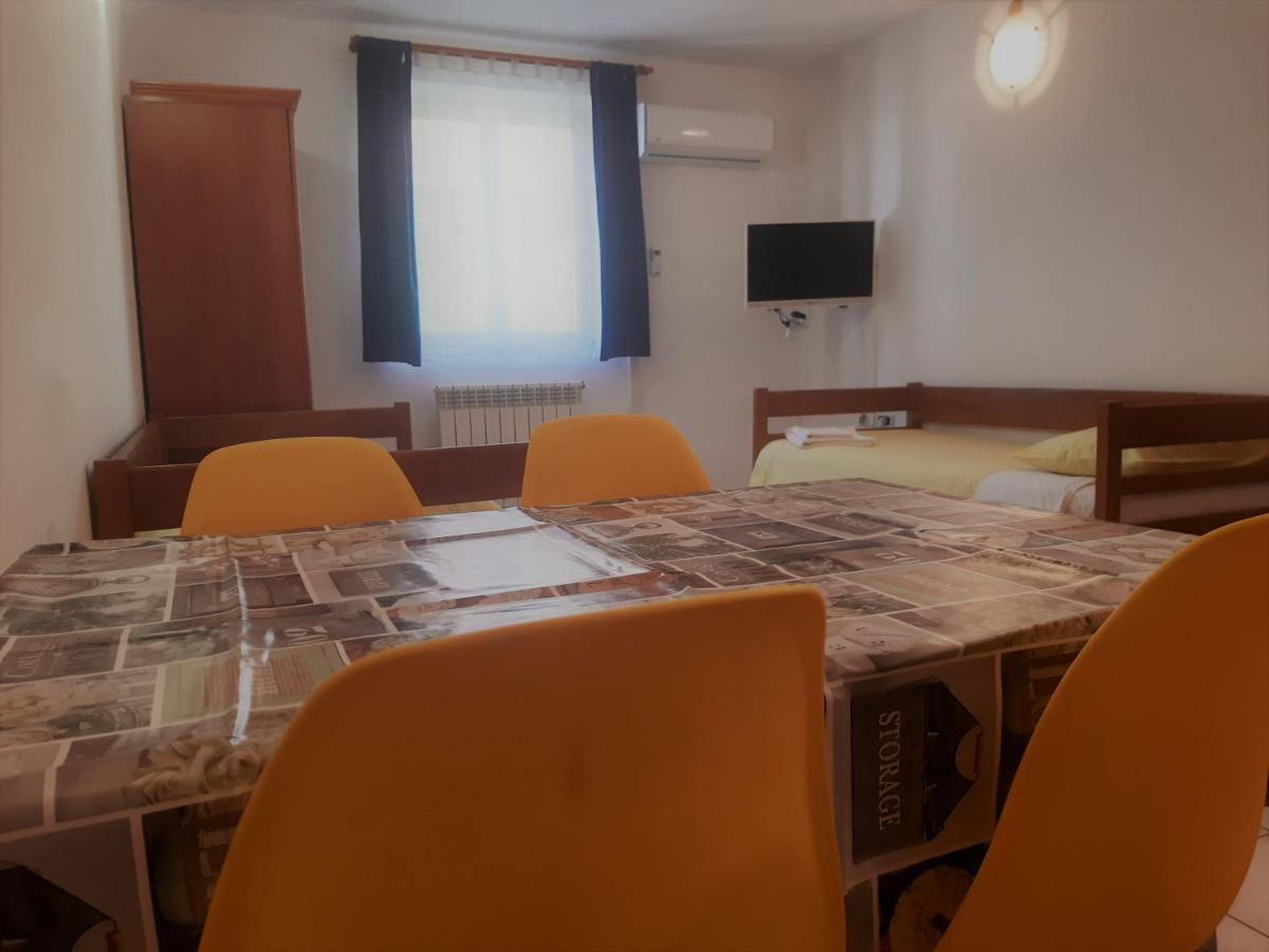 Apartments Barbara Gregovica Pola Esterno foto