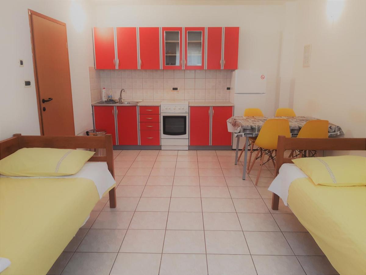 Apartments Barbara Gregovica Pola Esterno foto