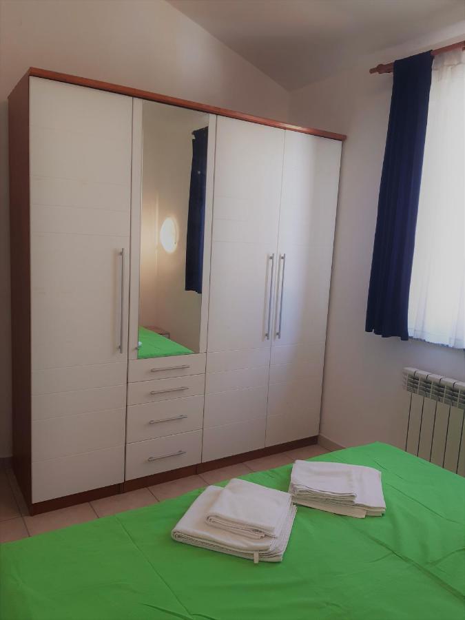Apartments Barbara Gregovica Pola Esterno foto