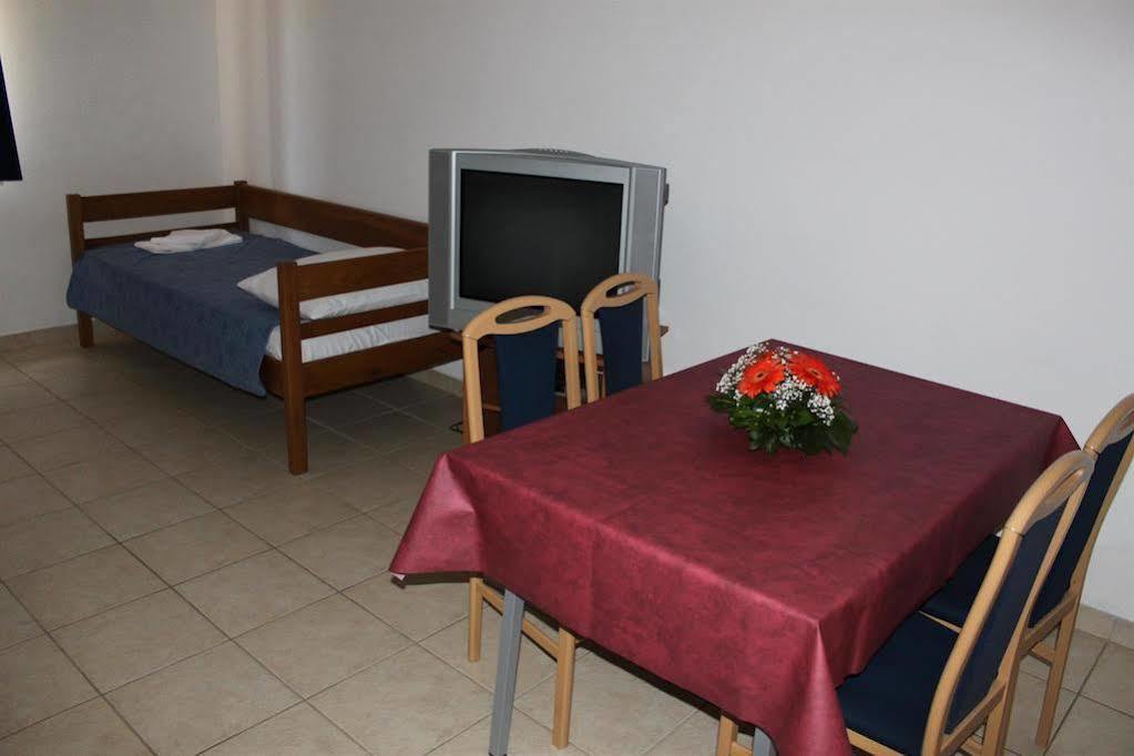 Apartments Barbara Gregovica Pola Esterno foto