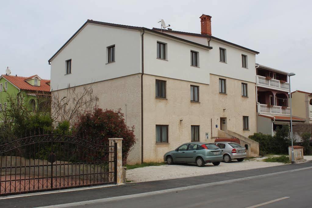 Apartments Barbara Gregovica Pola Esterno foto