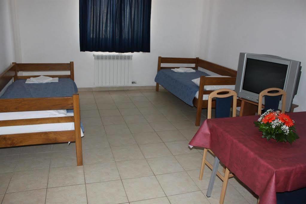 Apartments Barbara Gregovica Pola Esterno foto